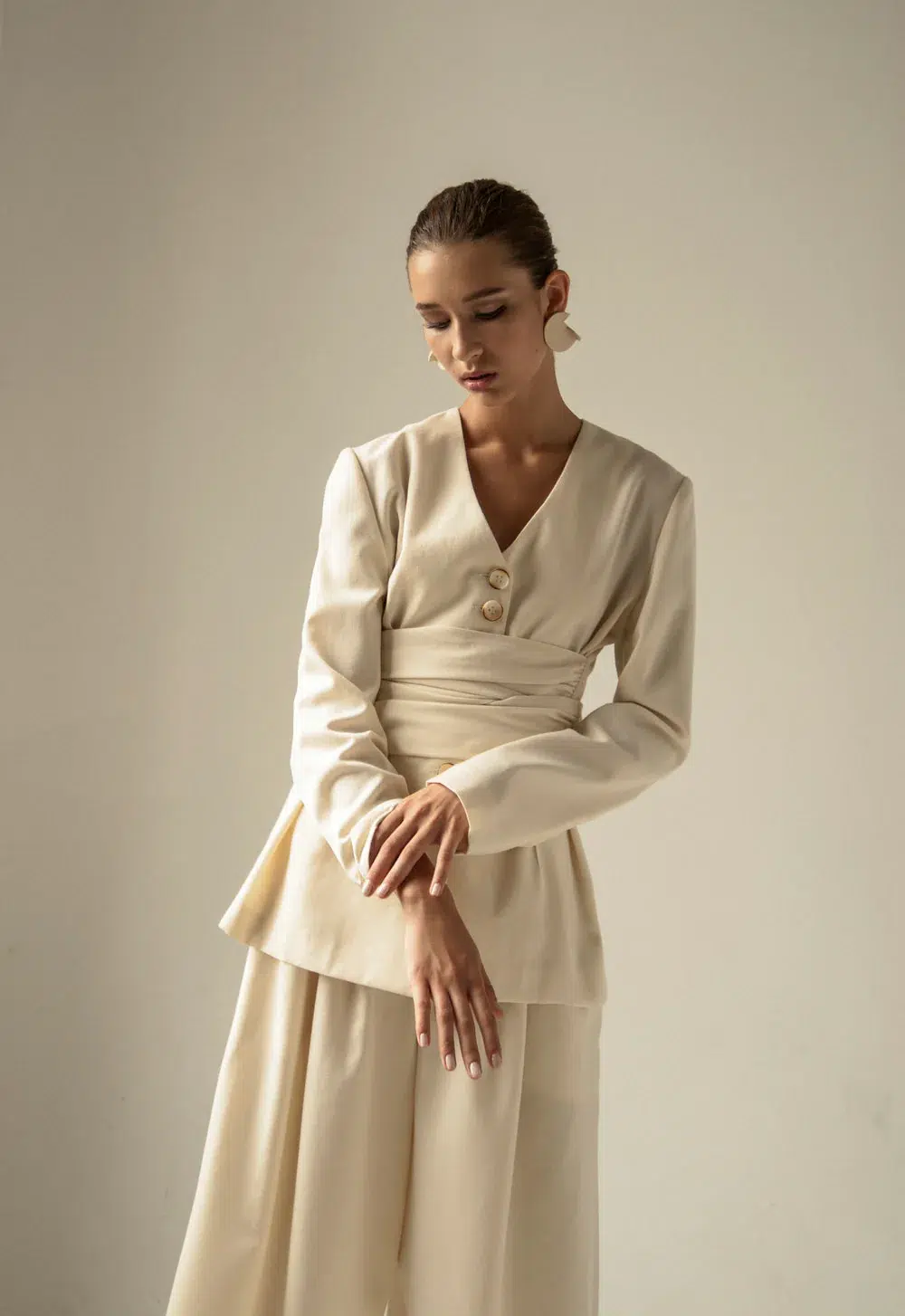 AP016 - Cream Wool Knot Suit