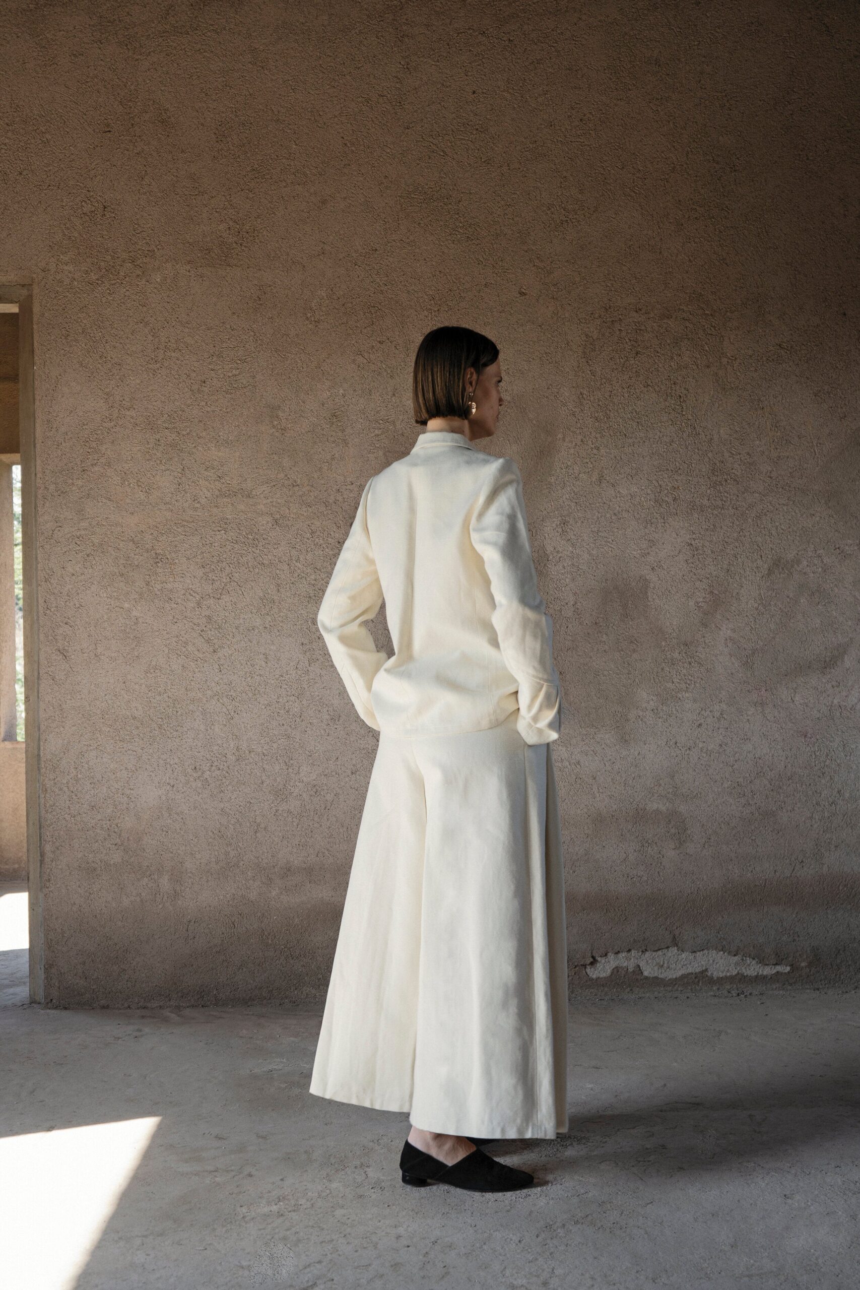 AP009 - Cream Pleated Pants