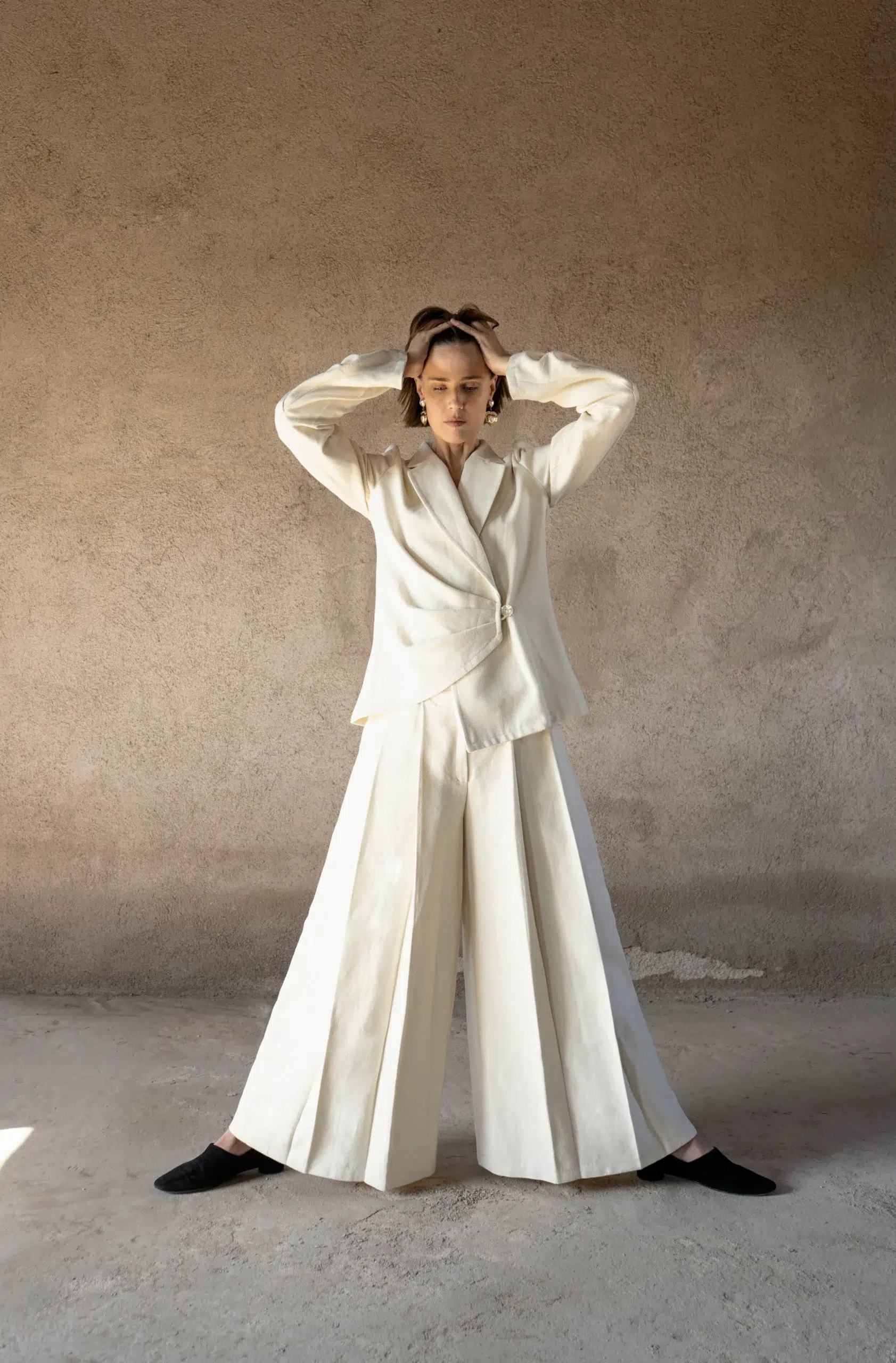 AP009 - Cream Pleated Pants